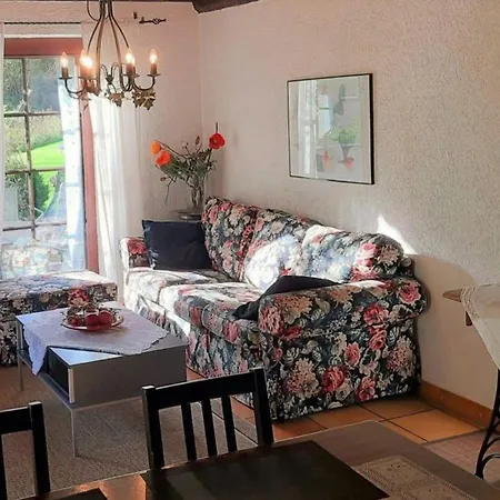 Apartment In Mit Grossem Garten